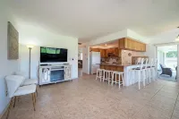 New, clean and spacious house in Central Naples, close to beach, Pet friendly! - 2 estrellas