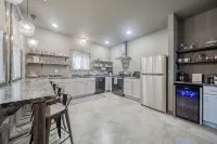 The Concord: A charming 2-bed 2-bath pet friendly house in historic Saint James