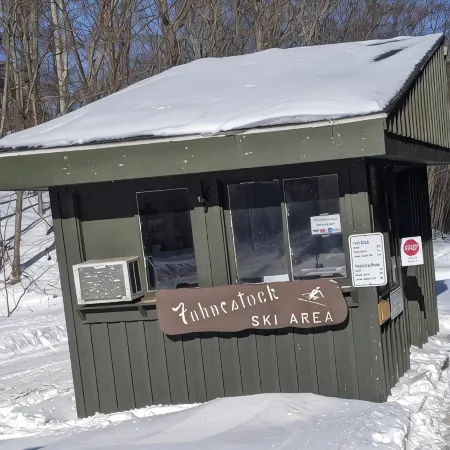 Privacy in the hills one hour from NYC and minutes to Breakneck Mtn.
