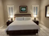 Luxurious 'Old Fort Bay' Large SINGLE LEVEL with 4 bedrooms each with an ensuite - Jakuzi