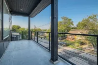 High End 5 Bdrm Home W/ Heated Pool & Mins to Riverwalk / Downtown - Private Pools