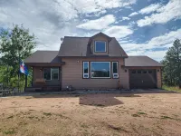 No Cleaning Fees, Spacious & Secluded Mountain Home, Pikes Peak Views, Hot Tub! -  Privatzimmer