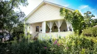 Bohemian 3-bedroom house with private yard in charming neighborhood