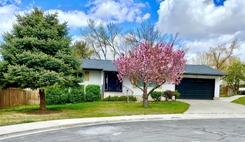 Enjoy Artisan Bread ❤️ Quiet Rambler + Historic Park, Firepit, Pets, 2 Car Garage