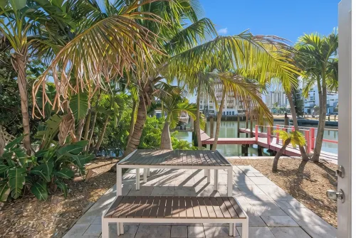 Pool - Free Parking - Apartment - 500 Feet from Beach - Condos