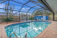 Modern Pool Home • Central Fort Myers Location - Private Pools