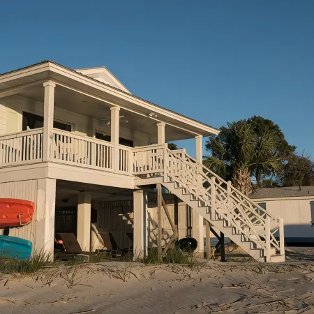 Beach Front South End, Designer Decorated, Dream Retreat on Tybee Island!