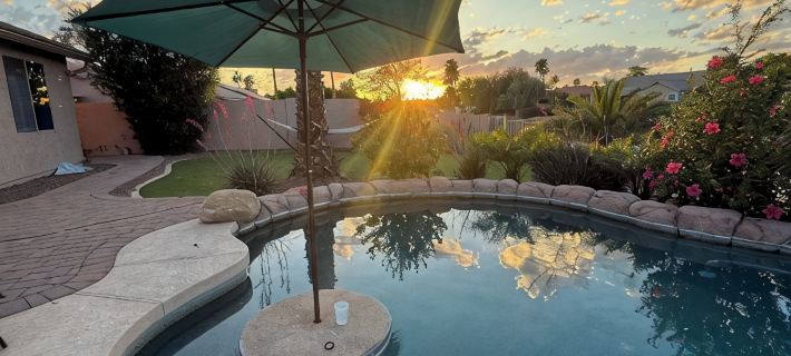Resort Living! Quiet Lakefront Home. Pool, large shaded patio, fishing, sleeps 9 Ξενοδοχεία στην πόλη Chandler