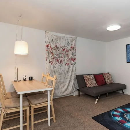 Affortable 2 Bedrooms, Pet Friendly, Near Airport