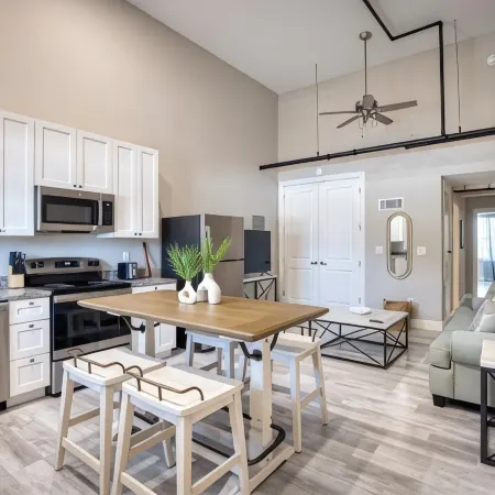902 Howard Lofts