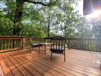 LUXURY Wooded Hilltop Hocking Hills Villa Lodge! - 4-Star