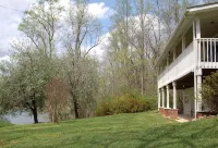 Back Your Boat Into Center Hill Lake From Our Home!  Swim, Fish, Hunt, Relax! - 4-Star