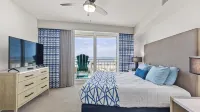 AMAZING BEACHFRONT CONDO 4TH FLOOR CORNER UNIT ON TREASURE ISLAND BEACH! - Private Pools