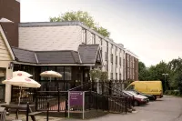 Premier Inn Epsom South - parkir