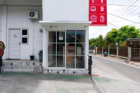 RedDoorz Syariah Near Rsud Zainoel Abidin Banda Aceh - parking