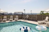 The Harbor Front Inn