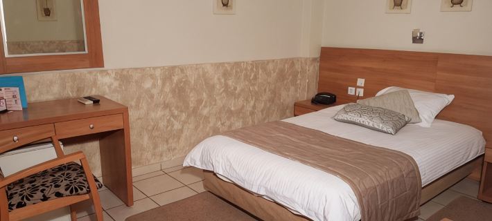 Hotel Ideal Ξενοδοχεία στην πόλη Πειραιάς