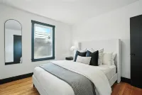 Backyard Bungalow • 2BR Near BTV + Fenced Yard - Homestays