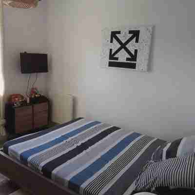 Beautiful, peaceful villa close to all amenities Rooms