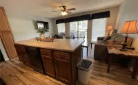 Cozy 1-bedroom condo in charming Village of Four Seasons with WiFi, fitness room - Homestays