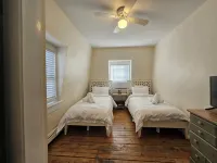 Alice Pet-Friendly Downtown Newport Rental with Parking