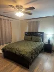 Veteran Owned, charming 4-bedroom house with WiFi, AC in lovely Presque Isle - Wifi
