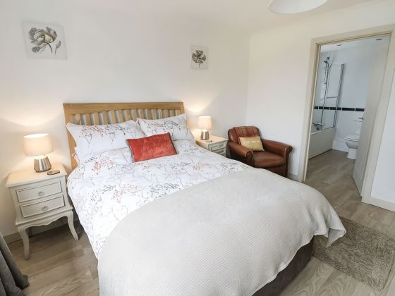 Peaceful home from home cottage beautifully presented in village location.