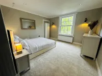 Red Roofs | 5BR Luxury | Near Edinburgh | EV Point Hotele w: 