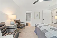 Modern 4 Bed/3.5 Bath Farmhouse Steps to Downtown CF!