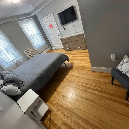 Prime Location!WALK TO WATER & HISTORIC DISTRICT!PRIVATE Large first floor apt!