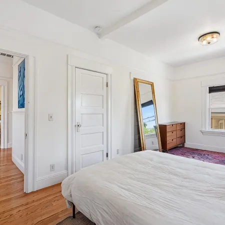 Top Floor Duplex with Garden-Patio.