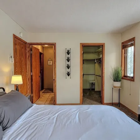 Breezy Hills - Unit 2; Lake Bemidji, King Bed, Kayaks, PB Trail Private Access Отели в г. Бемиджи