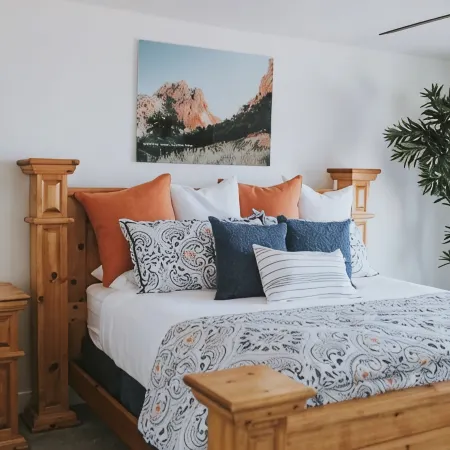 Canyon Rest! Sleeps 10, Pool, Private Patio/Hottub