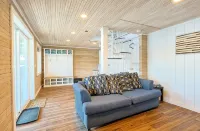 Cozy 2-bedroom house in charming Hart with AC - 4-Star
