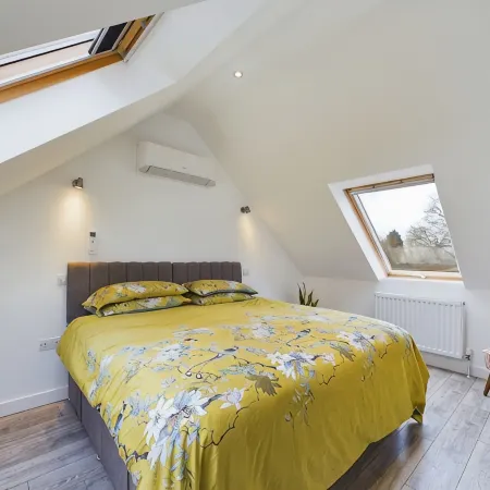 A tranquil farm stay in the Weald of Kent, 50mins from central London via PT.