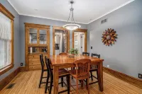 NEW 1st Floor Victorian Flat in Downtown Kalamazoo