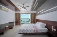 Spacious 3-bedroom water front apartment in serene Marine Drive Ernakulam Kerala - 公寓