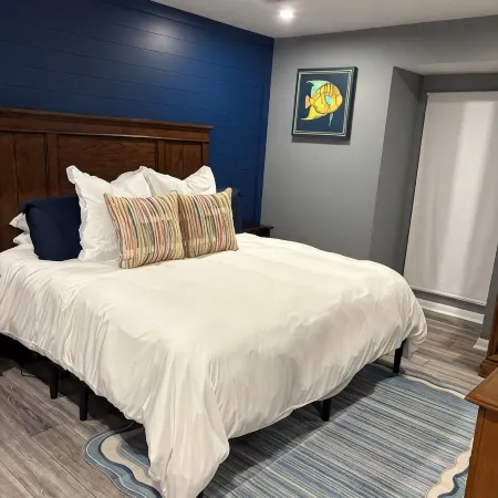 2BR Condo 2 Blocks to Beach 1 mi to Fort Clinch 2 mi Downtown Pet Friendly POOL