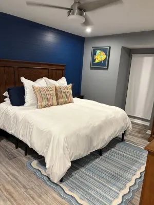 2BR Condo 2 Blocks to Beach 1 mi to Fort Clinch 2 mi Downtown Pet Friendly POOL