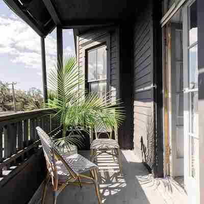 Savannah Stay with Style 3BR, Walk to Everything! Others