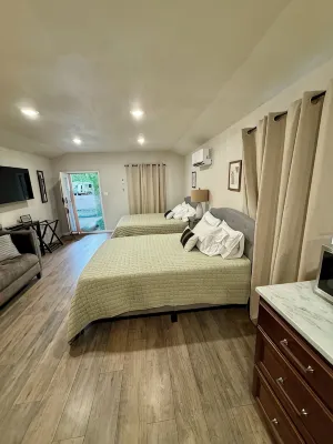 Modern 2 bed cabin 2 miles from Lake Nimrod and within 30 mins of 4 state parks