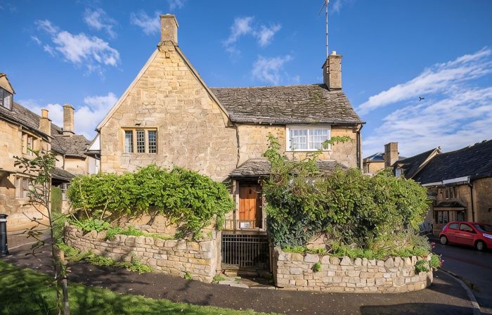 Grade II Listed Cotswolds Self Catering Accommodation. VisitEngland
