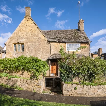 Grade II Listed Cotswolds Self Catering Accommodation. VisitEngland