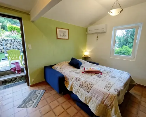 Coquette Tiny-House 5 minutes' walk from all amenities, close to must-sees Hoteles en Joyeuse