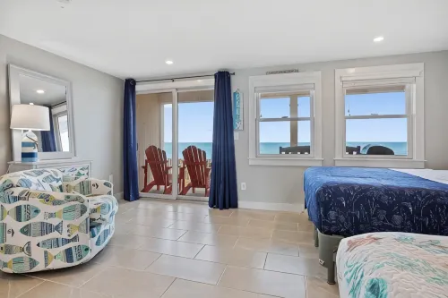 DIRECT OCEANFRONT YEAR ROUND!!! PRIVATE BEACH 2bedrm/2bath sleeps 6 park/4 cars - 3-Star