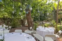 Suite Dreams Inn by the Beach - Bed and breakfasts