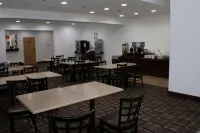 Super 8 by Wyndham Cedar Falls IA - University - 朝食