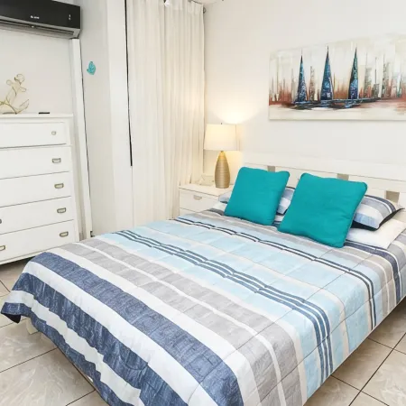 Beautiful Quiet and Luxurious Apartment Overviewing the Renaissance Marina!