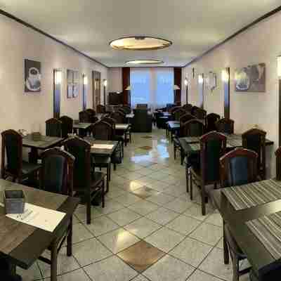 B&D Hotel Dining/Meeting Rooms