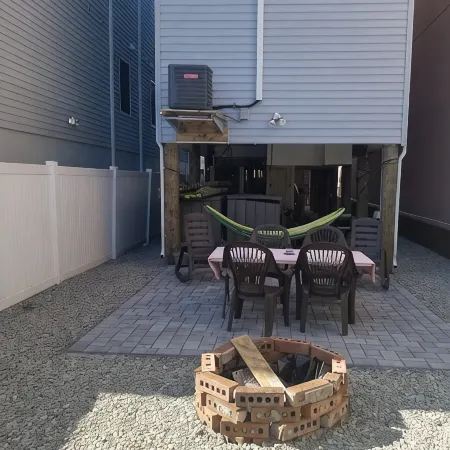Pet friendly- 1/2 block from beach Seaside Heights/Seaside park - ocean views.